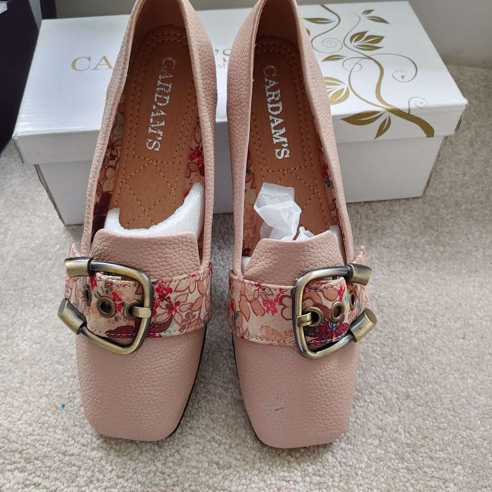 Dainty pink flats with buckles. Size 7.5. Never worn comes with original box